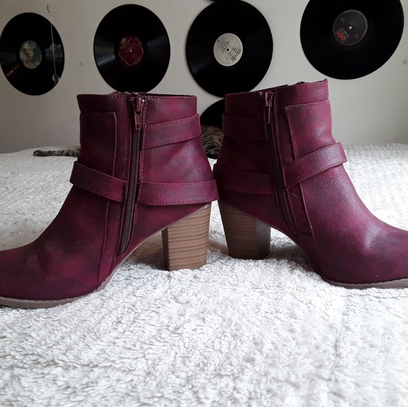 Boots - Picture 4 of 4